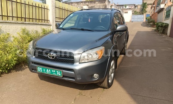 Sayi Na hannu Toyota RAV4 Azurfa Mota in Yaounde a Babban Kamaru Sayi Na hannu Toyota RAV4 Azurfa Mota in Yaounde a Babban Kamaru