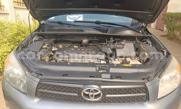 Sayi Na hannu Toyota RAV4 Azurfa Mota in Yaounde a Babban Kamaru Sayi Na hannu Toyota RAV4 Azurfa Mota in Yaounde a Babban Kamaru