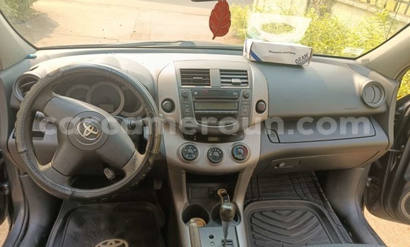 Sayi Na hannu Toyota RAV4 Azurfa Mota in Yaounde a Babban Kamaru Sayi Na hannu Toyota RAV4 Azurfa Mota in Yaounde a Babban Kamaru