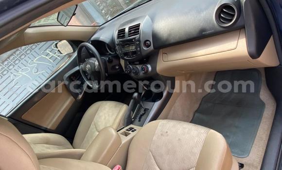 Sayi Imported Toyota RAV4 Blue Mota in Douala a Ƙasar Kamaru Sayi Imported Toyota RAV4 Blue Mota in Douala a Ƙasar Kamaru
