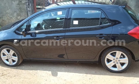 Sayi Na hannu Toyota Auris Black Mota in Yaounde a Babban Kamaru Sayi Na hannu Toyota Auris Black Mota in Yaounde a Babban Kamaru