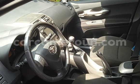 Sayi Na hannu Toyota Auris Black Mota in Yaounde a Babban Kamaru Sayi Na hannu Toyota Auris Black Mota in Yaounde a Babban Kamaru