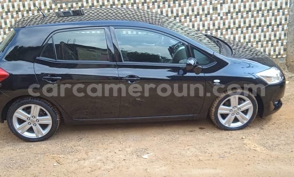 Sayi Na hannu Toyota Auris Black Mota in Yaounde a Babban Kamaru Sayi Na hannu Toyota Auris Black Mota in Yaounde a Babban Kamaru