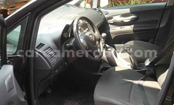 Sayi Na hannu Toyota Auris Black Mota in Yaounde a Babban Kamaru Sayi Na hannu Toyota Auris Black Mota in Yaounde a Babban Kamaru