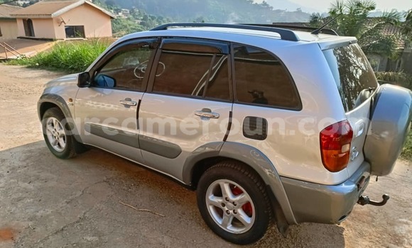 Sayi Na hannu Toyota RAV4 Sauran Mota in Yaounde a Babban Kamaru Sayi Na hannu Toyota RAV4 Sauran Mota in Yaounde a Babban Kamaru