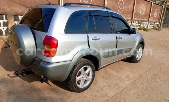 Sayi Na hannu Toyota RAV4 Sauran Mota in Yaounde a Babban Kamaru Sayi Na hannu Toyota RAV4 Sauran Mota in Yaounde a Babban Kamaru