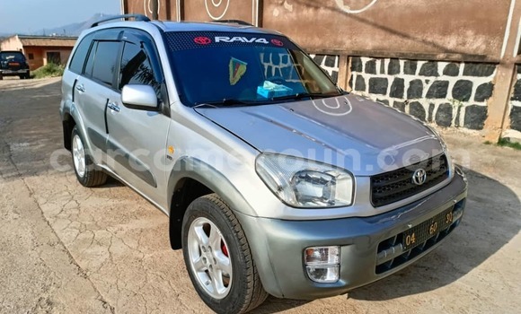 Sayi Na hannu Toyota RAV4 Sauran Mota in Yaounde a Babban Kamaru Sayi Na hannu Toyota RAV4 Sauran Mota in Yaounde a Babban Kamaru