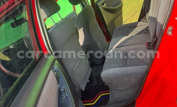 Sayi Na hannu Toyota Corolla Red Mota in Yaounde a Babban Kamaru Sayi Na hannu Toyota Corolla Red Mota in Yaounde a Babban Kamaru