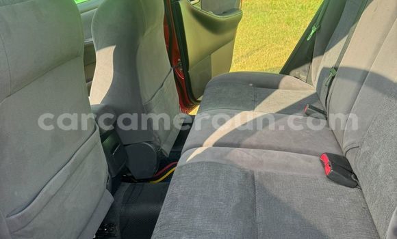 Sayi Na hannu Toyota Corolla Red Mota in Yaounde a Babban Kamaru Sayi Na hannu Toyota Corolla Red Mota in Yaounde a Babban Kamaru