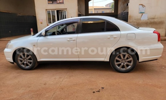 Sayi Na hannu Toyota Avensis White Mota in Yaounde a Babban Kamaru Sayi Na hannu Toyota Avensis White Mota in Yaounde a Babban Kamaru