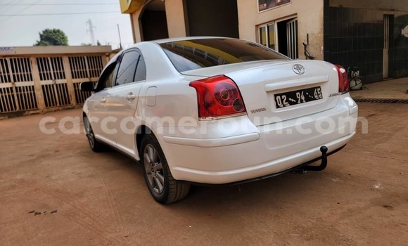 Sayi Na hannu Toyota Avensis White Mota in Yaounde a Babban Kamaru Sayi Na hannu Toyota Avensis White Mota in Yaounde a Babban Kamaru