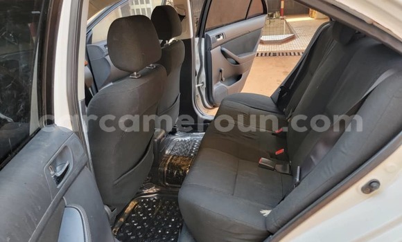 Sayi Na hannu Toyota Avensis White Mota in Yaounde a Babban Kamaru Sayi Na hannu Toyota Avensis White Mota in Yaounde a Babban Kamaru