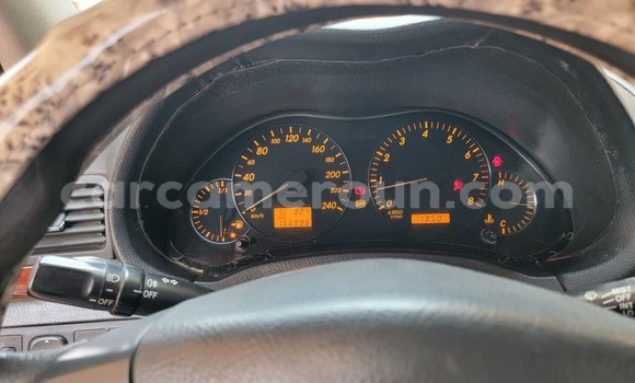 Sayi Na hannu Toyota Avensis White Mota in Yaounde a Babban Kamaru Sayi Na hannu Toyota Avensis White Mota in Yaounde a Babban Kamaru