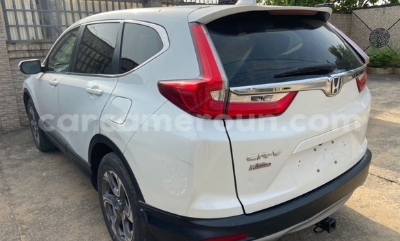 Sayi Imported Honda CR–V White Mota in Douala a Ƙasar Kamaru