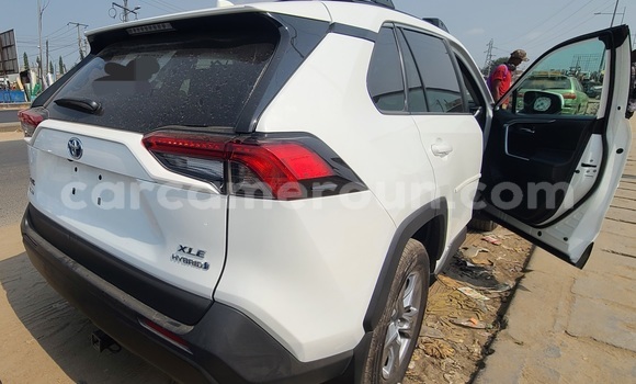 Acheter Neuf Voiture Toyota RAV4 Blanc à Douala, Littoral Cameroon Acheter Neuf Voiture Toyota RAV4 Blanc à Douala, Littoral Cameroon