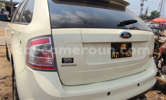 Sayi Imported Ford Edge White Mota in Douala a Ƙasar Kamaru Sayi Imported Ford Edge White Mota in Douala a Ƙasar Kamaru