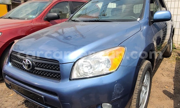 Sayi Imported Toyota RAV4 Blue Mota in Douala a Ƙasar Kamaru