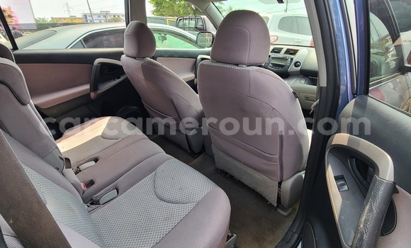 Sayi Imported Toyota RAV4 Blue Mota in Douala a Ƙasar Kamaru Sayi Imported Toyota RAV4 Blue Mota in Douala a Ƙasar Kamaru