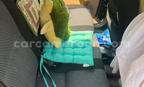 Sayi Na hannu Toyota Corolla Blue Mota in Yaounde a Babban Kamaru Sayi Na hannu Toyota Corolla Blue Mota in Yaounde a Babban Kamaru