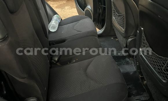 Sayi Na hannu Toyota RAV4 Black Mota in Douala a Ƙasar Kamaru Sayi Na hannu Toyota RAV4 Black Mota in Douala a Ƙasar Kamaru