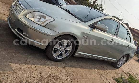Sayi Na hannu Toyota Avensis Azurfa Mota in Yaounde a Babban Kamaru