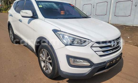 Acheter Occasion Voiture Hyundai Santa Fe Blanc à Yaoundé, Central Cameroon Acheter Occasion Voiture Hyundai Santa Fe Blanc à Yaoundé, Central Cameroon