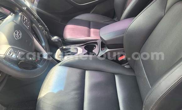 Acheter Occasion Voiture Hyundai Santa Fe Blanc à Yaoundé, Central Cameroon Acheter Occasion Voiture Hyundai Santa Fe Blanc à Yaoundé, Central Cameroon