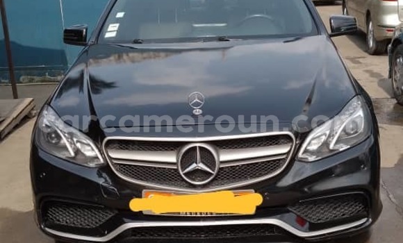 Sayi Na hannu Mercedes‒Benz E–Class Black Mota in Douala a Ƙasar Kamaru Sayi Na hannu Mercedes‒Benz E–Class Black Mota in Douala a Ƙasar Kamaru