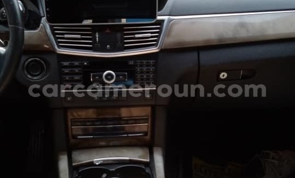 Sayi Na hannu Mercedes‒Benz E–Class Black Mota in Douala a Ƙasar Kamaru Sayi Na hannu Mercedes‒Benz E–Class Black Mota in Douala a Ƙasar Kamaru