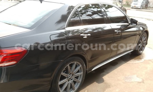 Sayi Na hannu Mercedes‒Benz E–Class Black Mota in Douala a Ƙasar Kamaru Sayi Na hannu Mercedes‒Benz E–Class Black Mota in Douala a Ƙasar Kamaru