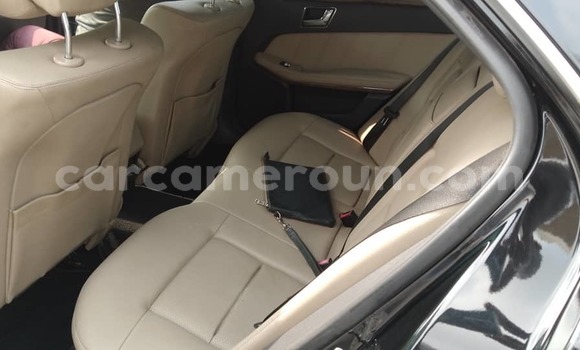 Sayi Na hannu Mercedes‒Benz E–Class Black Mota in Douala a Ƙasar Kamaru Sayi Na hannu Mercedes‒Benz E–Class Black Mota in Douala a Ƙasar Kamaru
