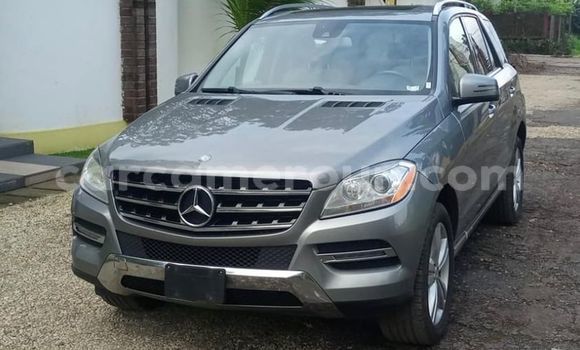 Sayi Na hannu Mercedes‒Benz ML–Class Sauran Mota in Douala a Ƙasar Kamaru