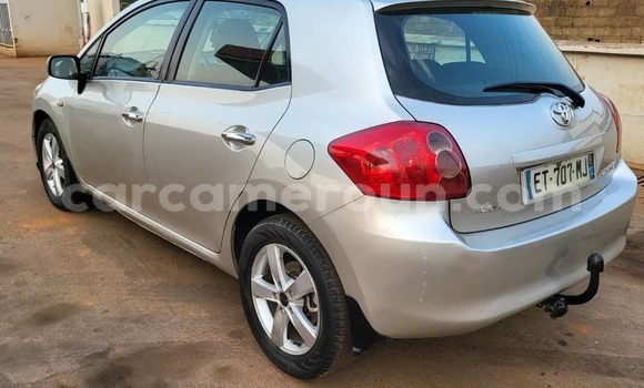 Sayi Na hannu Toyota Auris Azurfa Mota in Yaounde a Babban Kamaru Sayi Na hannu Toyota Auris Azurfa Mota in Yaounde a Babban Kamaru