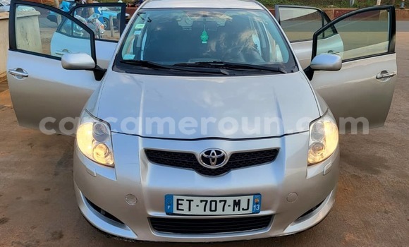 Sayi Na hannu Toyota Auris Azurfa Mota in Yaounde a Babban Kamaru Sayi Na hannu Toyota Auris Azurfa Mota in Yaounde a Babban Kamaru