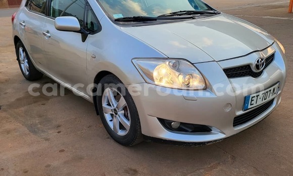 Sayi Na hannu Toyota Auris Azurfa Mota in Yaounde a Babban Kamaru Sayi Na hannu Toyota Auris Azurfa Mota in Yaounde a Babban Kamaru
