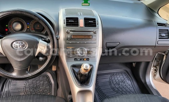 Sayi Na hannu Toyota Auris Azurfa Mota in Yaounde a Babban Kamaru Sayi Na hannu Toyota Auris Azurfa Mota in Yaounde a Babban Kamaru