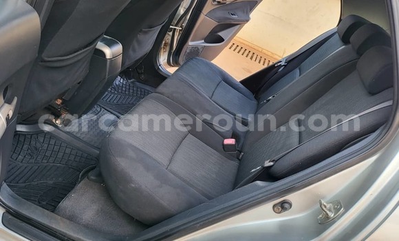Sayi Na hannu Toyota Auris Azurfa Mota in Yaounde a Babban Kamaru Sayi Na hannu Toyota Auris Azurfa Mota in Yaounde a Babban Kamaru