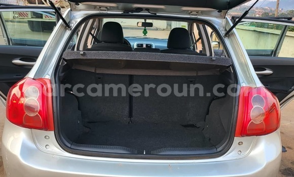 Sayi Na hannu Toyota Auris Azurfa Mota in Yaounde a Babban Kamaru Sayi Na hannu Toyota Auris Azurfa Mota in Yaounde a Babban Kamaru