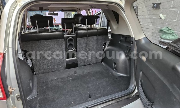 Sayi Na hannu Toyota RAV4 Azurfa Mota in Yaounde a Babban Kamaru Sayi Na hannu Toyota RAV4 Azurfa Mota in Yaounde a Babban Kamaru