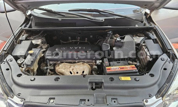 Sayi Na hannu Toyota RAV4 Azurfa Mota in Yaounde a Babban Kamaru Sayi Na hannu Toyota RAV4 Azurfa Mota in Yaounde a Babban Kamaru