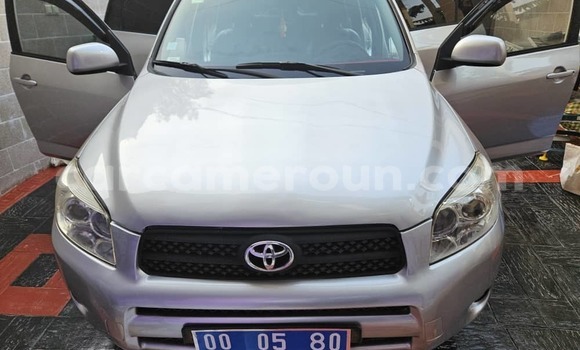 Sayi Na hannu Toyota RAV4 Azurfa Mota in Yaounde a Babban Kamaru Sayi Na hannu Toyota RAV4 Azurfa Mota in Yaounde a Babban Kamaru