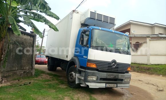Sayi Imported Mercedes‒Benz 1824 Blue Babbar mota in Douala a Ƙasar Kamaru Sayi Imported Mercedes‒Benz 1824 Blue Babbar mota in Douala a Ƙasar Kamaru