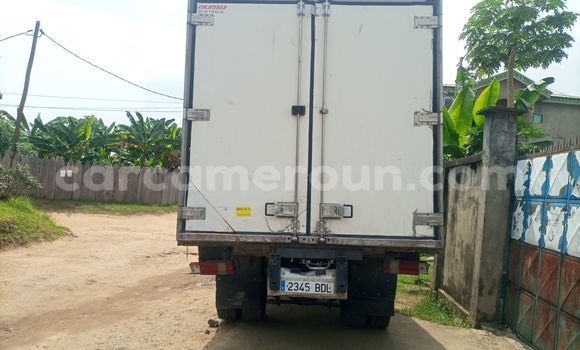 Sayi Imported Mercedes‒Benz 1824 Blue Babbar mota in Douala a Ƙasar Kamaru Sayi Imported Mercedes‒Benz 1824 Blue Babbar mota in Douala a Ƙasar Kamaru