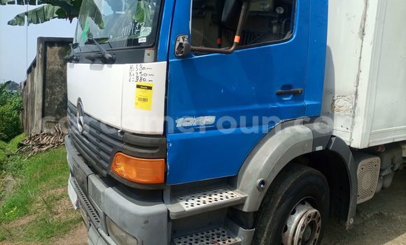 Sayi Imported Mercedes‒Benz 1824 Blue Babbar mota in Douala a Ƙasar Kamaru Sayi Imported Mercedes‒Benz 1824 Blue Babbar mota in Douala a Ƙasar Kamaru