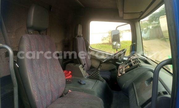 Sayi Imported Mercedes‒Benz 1824 Blue Babbar mota in Douala a Ƙasar Kamaru Sayi Imported Mercedes‒Benz 1824 Blue Babbar mota in Douala a Ƙasar Kamaru