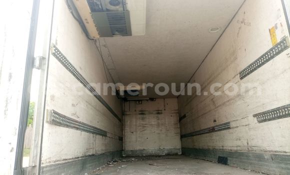 Sayi Imported Mercedes‒Benz 1824 Blue Babbar mota in Douala a Ƙasar Kamaru Sayi Imported Mercedes‒Benz 1824 Blue Babbar mota in Douala a Ƙasar Kamaru