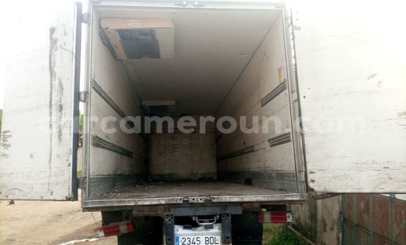 Sayi Imported Mercedes‒Benz 1824 Blue Babbar mota in Douala a Ƙasar Kamaru Sayi Imported Mercedes‒Benz 1824 Blue Babbar mota in Douala a Ƙasar Kamaru