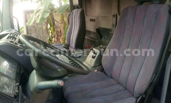 Sayi Imported Mercedes‒Benz 1824 Blue Babbar mota in Douala a Ƙasar Kamaru Sayi Imported Mercedes‒Benz 1824 Blue Babbar mota in Douala a Ƙasar Kamaru