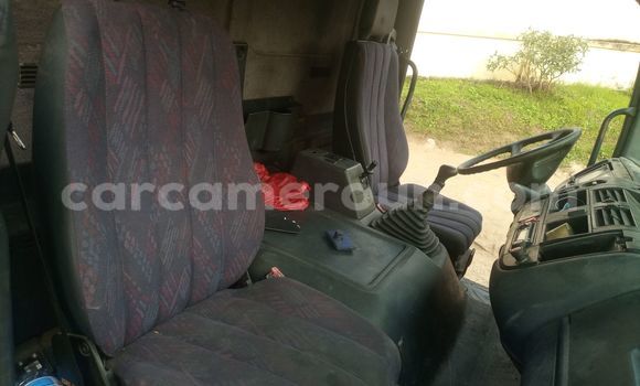 Sayi Imported Mercedes‒Benz 1824 Blue Babbar mota in Douala a Ƙasar Kamaru Sayi Imported Mercedes‒Benz 1824 Blue Babbar mota in Douala a Ƙasar Kamaru