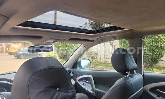 Acheter Occasion Voiture Toyota RAV4 Noir à Yaoundé, Central Cameroon Acheter Occasion Voiture Toyota RAV4 Noir à Yaoundé, Central Cameroon